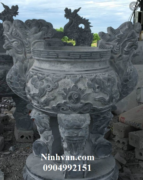 Mẫu đỉnh hương đá tròn của gia chủ ở Khoái Châu, Hưng Yên