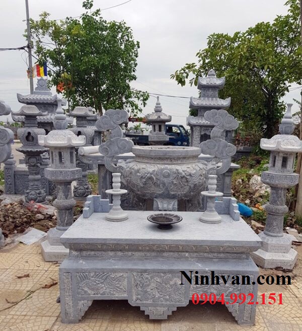 Mẫu bàn lễ đá của gia chủ ở Tam Nông, Phú Thọ