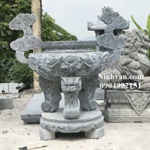 Mẫu lư hương đá của gia chủ ở Xã Chiềng La huyện Thuận Châu tỉnh Sơn La